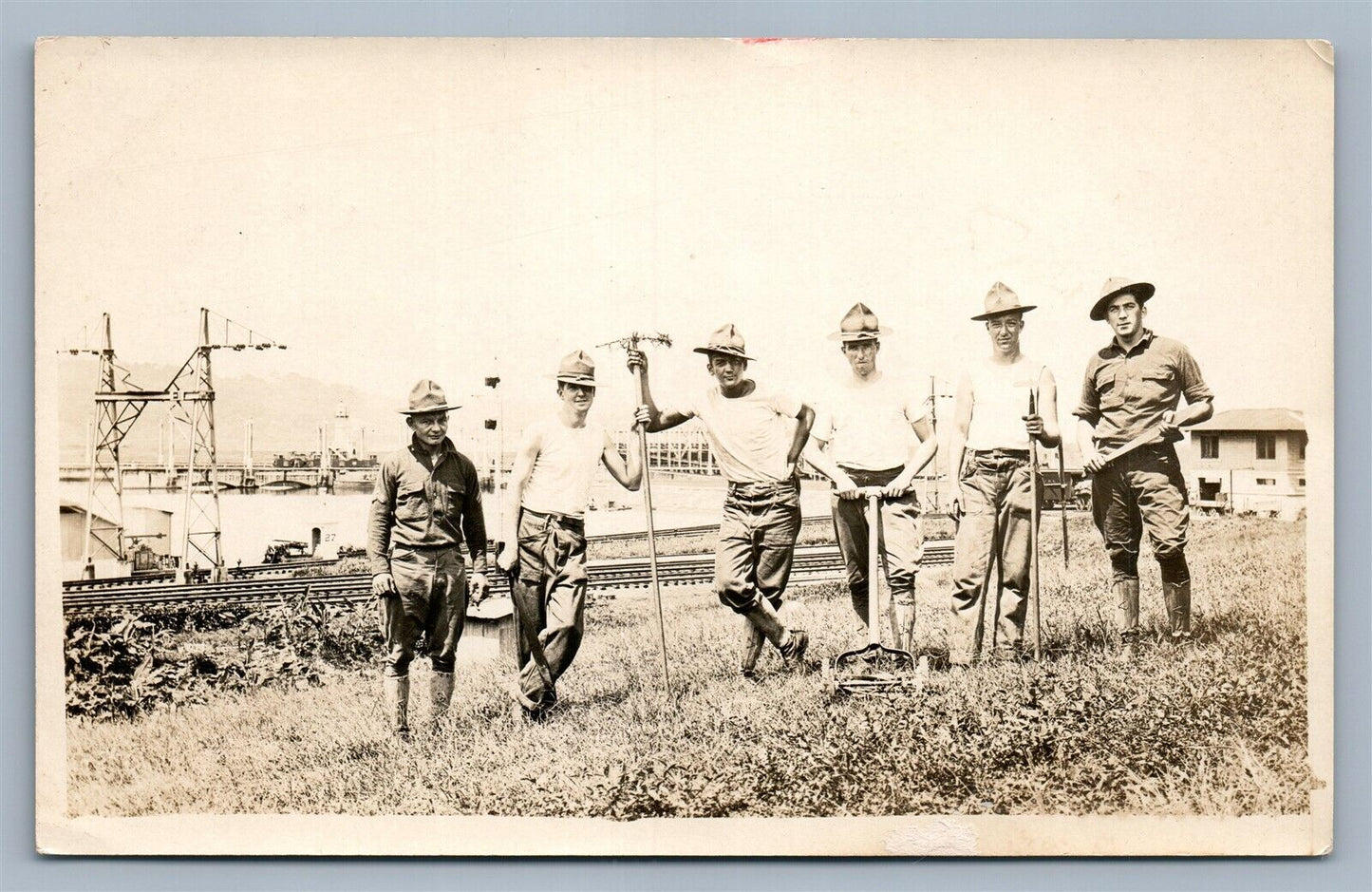 WWI MILITARY WORKERS GROUP ANTIQUE REAL PHOTO POSTCARD RPPC