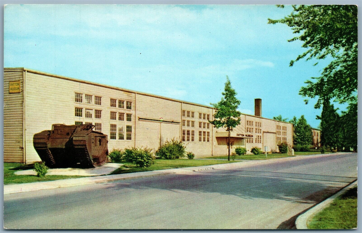 WWI TANK AT PATTON MUSEUM FORT KNOX KY VINTAGE POSTCARD