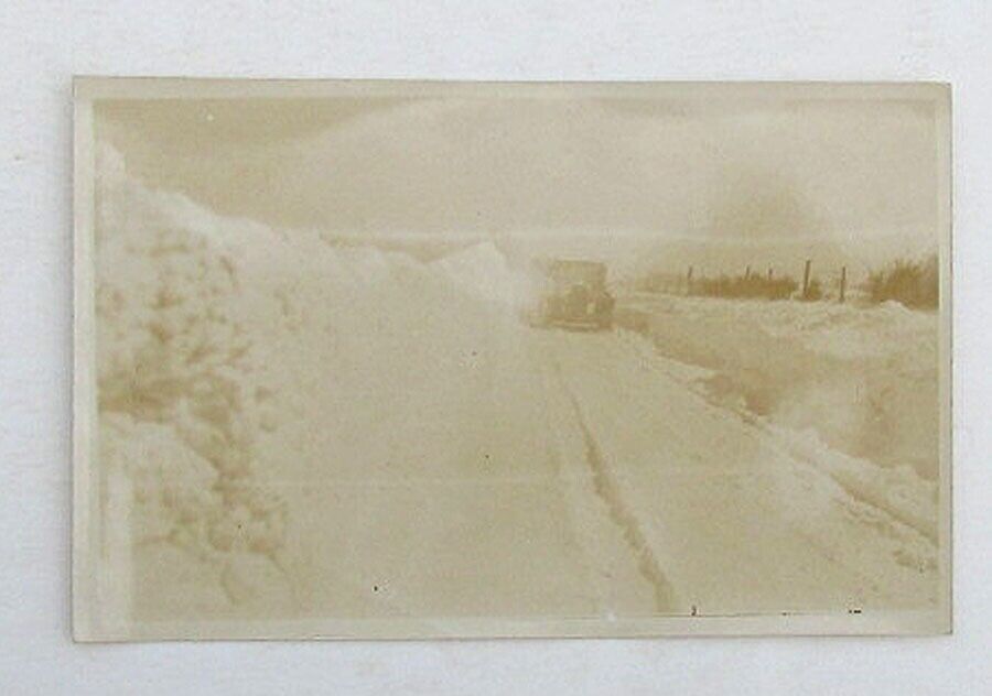 RPPC VINTAGE PHOTO POSTCARD OLD CAR IN WINTER LANDSCAPE