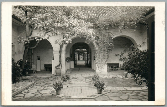 HONOLULU HI ACADEMY OF ARTS SPANISH COURT VINTAGE REAL PHOTO POSTCARD RPPC