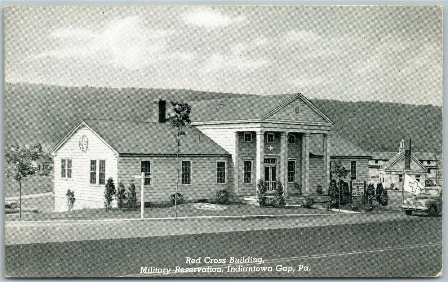 INDIANTOWN GAP PA MILITARY RESERVATION RED CROSS BUILDING 1945 VINTAGE POSTCARD