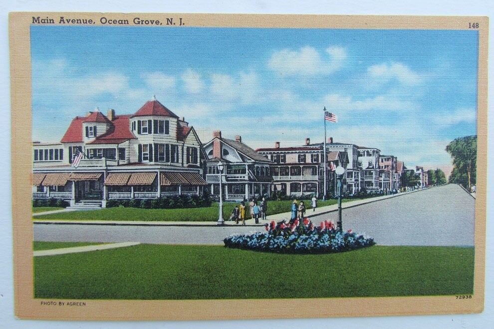 VINTAGE 1957 POSTCARD - STREET SCENE MAIN AVENUE OCEAN GROVE NJ