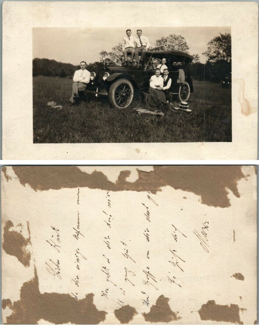 ANTIQUE RPPC REAL PHOTO POSTCARD or PHOTOGRAPH - FAMILY w/ OLD CAR