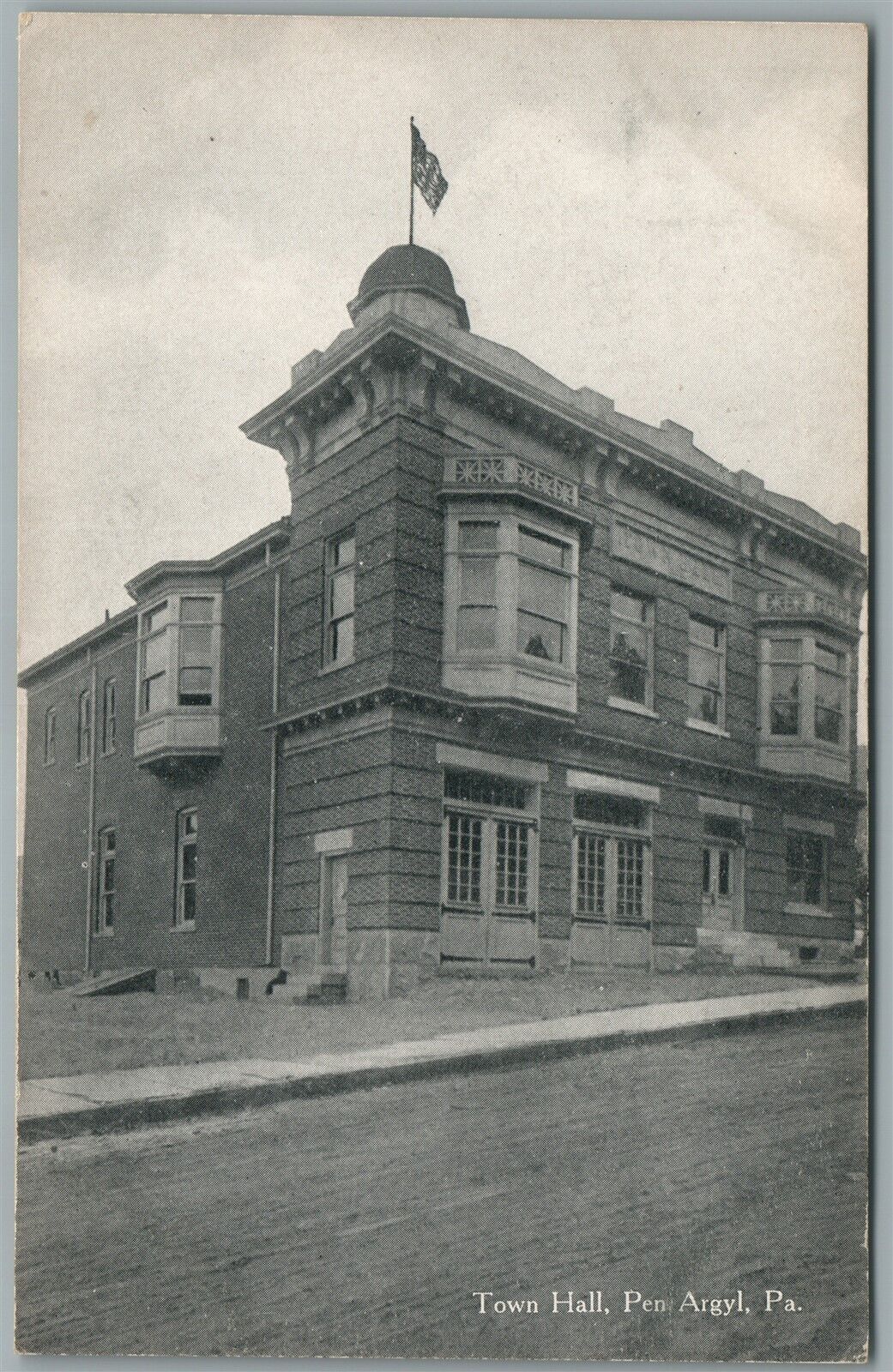PEN ARGYL PA TOWN HALL ANTIQUE POSTCARD