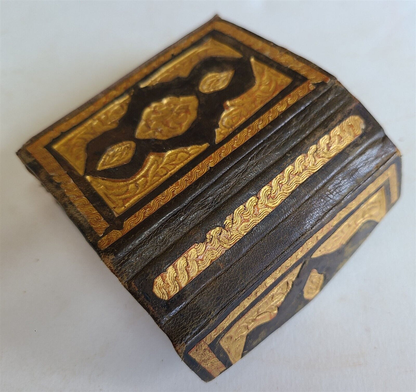 early 19th CENTURY MANUSCRIPT KORAN ISLAMIC antique ILLUMINATED small QURAN