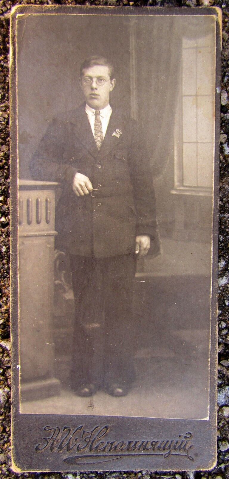 DOBROLET BADGE on ANTIQUE 1930s RUSSIAN CDV PHOTO