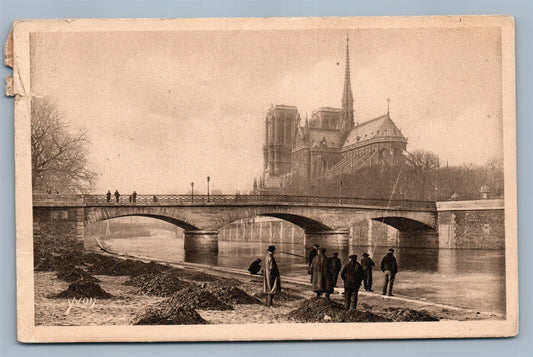 FRANCE NOTRE DAM ANTIQUE POSTCARD 1925 INT'L EXHIBITION of MODERN ART STAMP