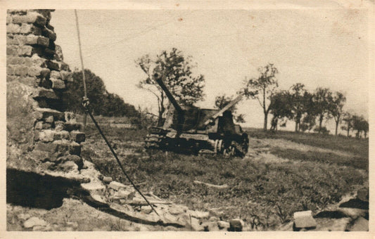 TANK in ACTION VELKA POLOM CZECH REPUBLIC 1945 MILITARY ANTIQUE POSTCARD