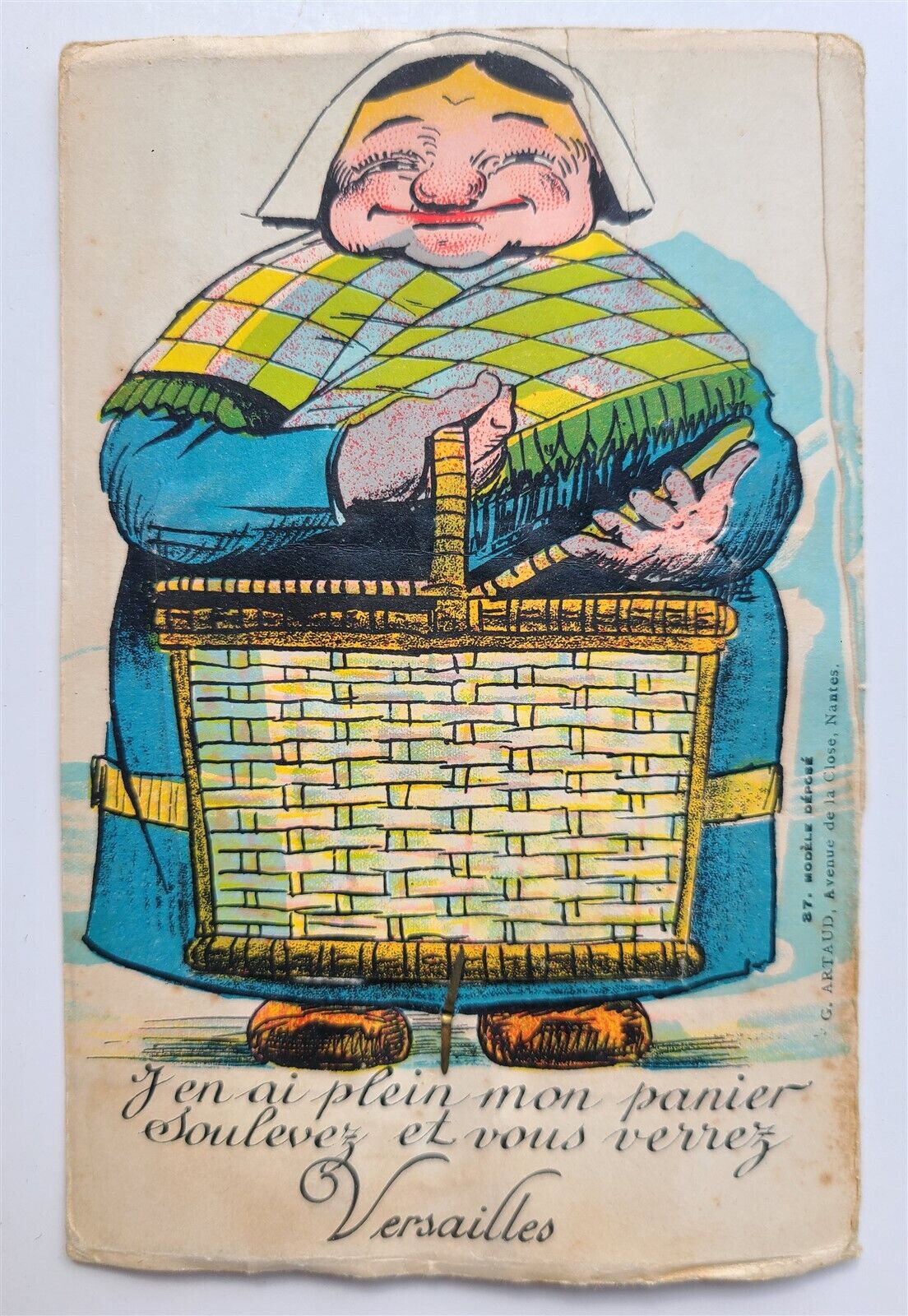 FRENCH ANTIQUE COMIC POSTCARD OLD LADY w/ FOLDING MINIATURE VIEWS of VERSAILLES