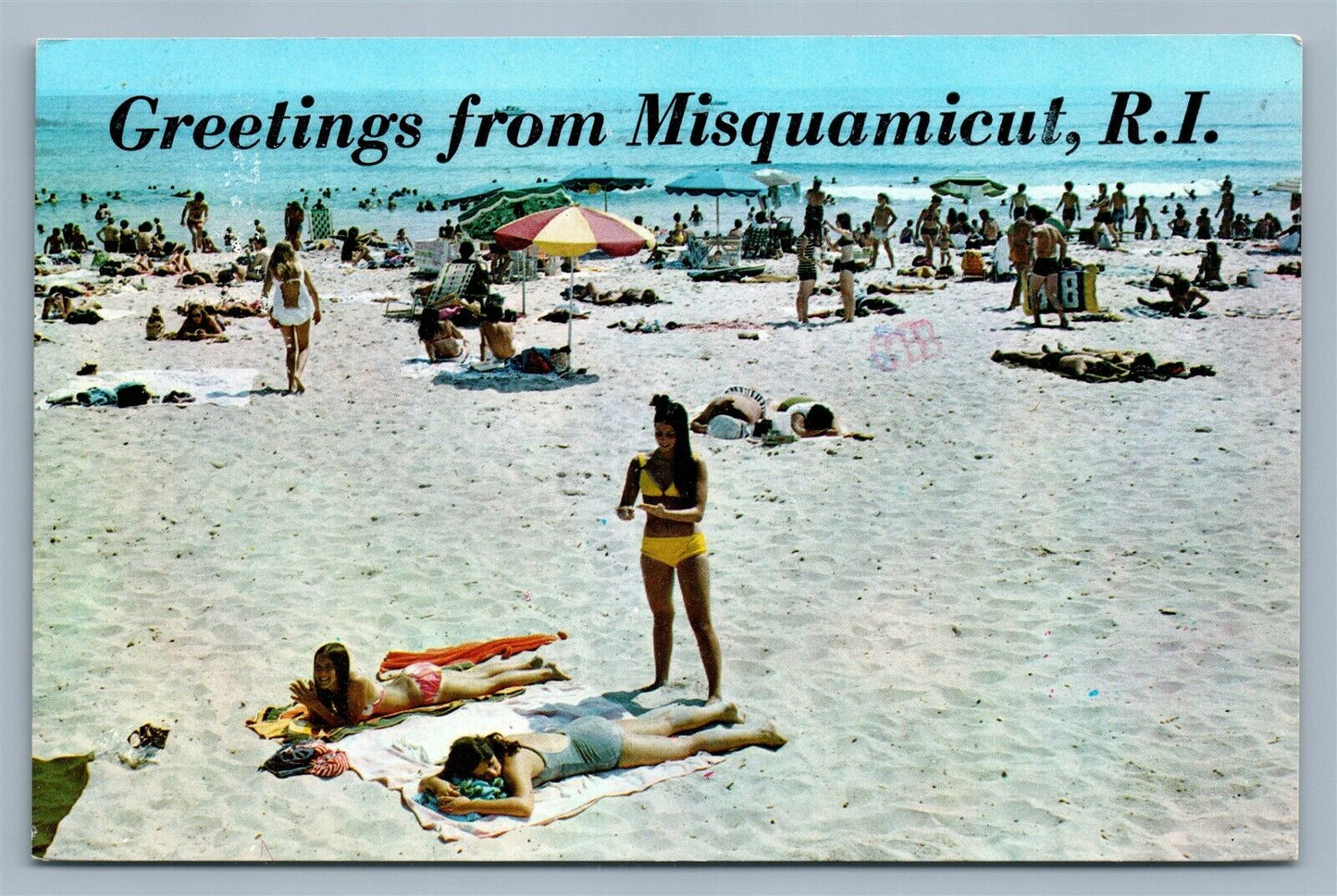 MISQUAMICUT RI BEACH SCENE VINTAGE POSTCARD