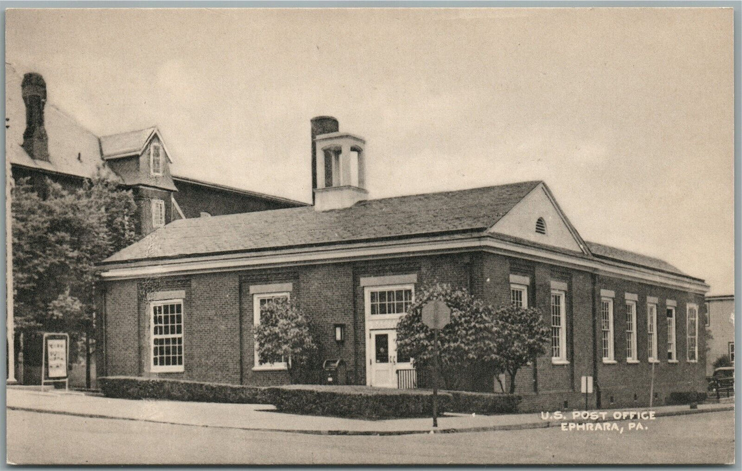 EPHRATA PA POST OFFICE VINTAGE POSTCARD