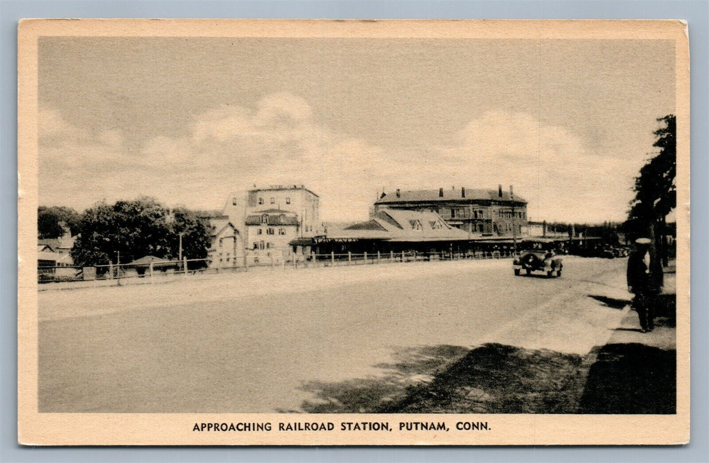 PUTNAM CT RAILROAD STATION ANTIQUE POSTCARD railway train depot