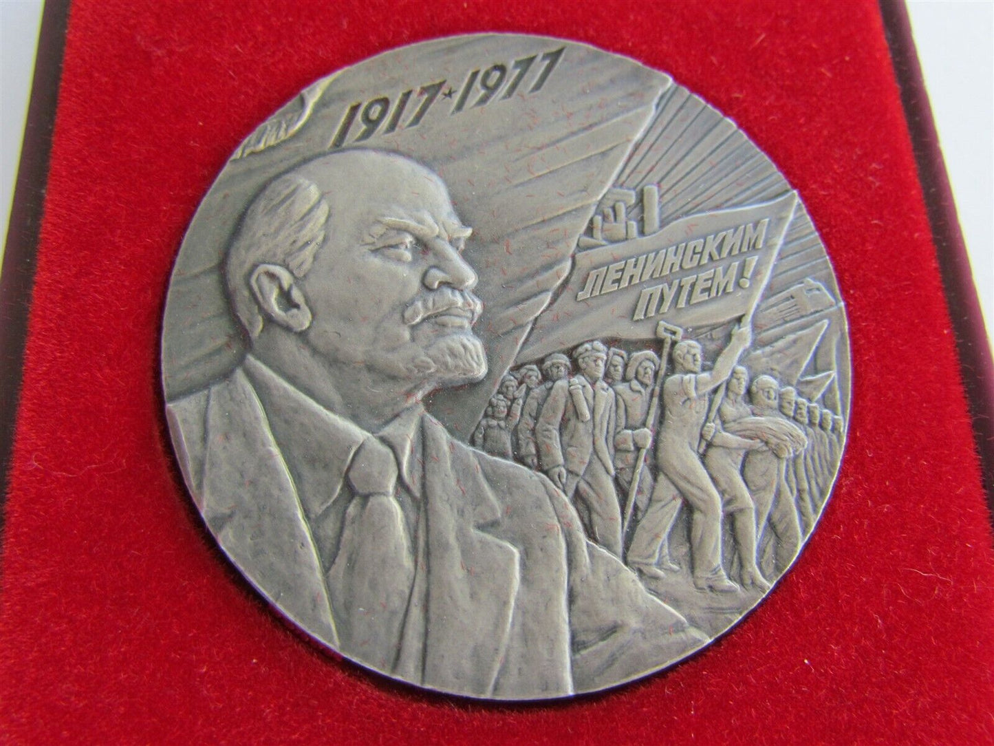 1977 RUSSIAN SOVIET 60 ANNIVERSARY OF REVOLUTION MEMORIAL TOKEN w/ ORIGINAL BOX