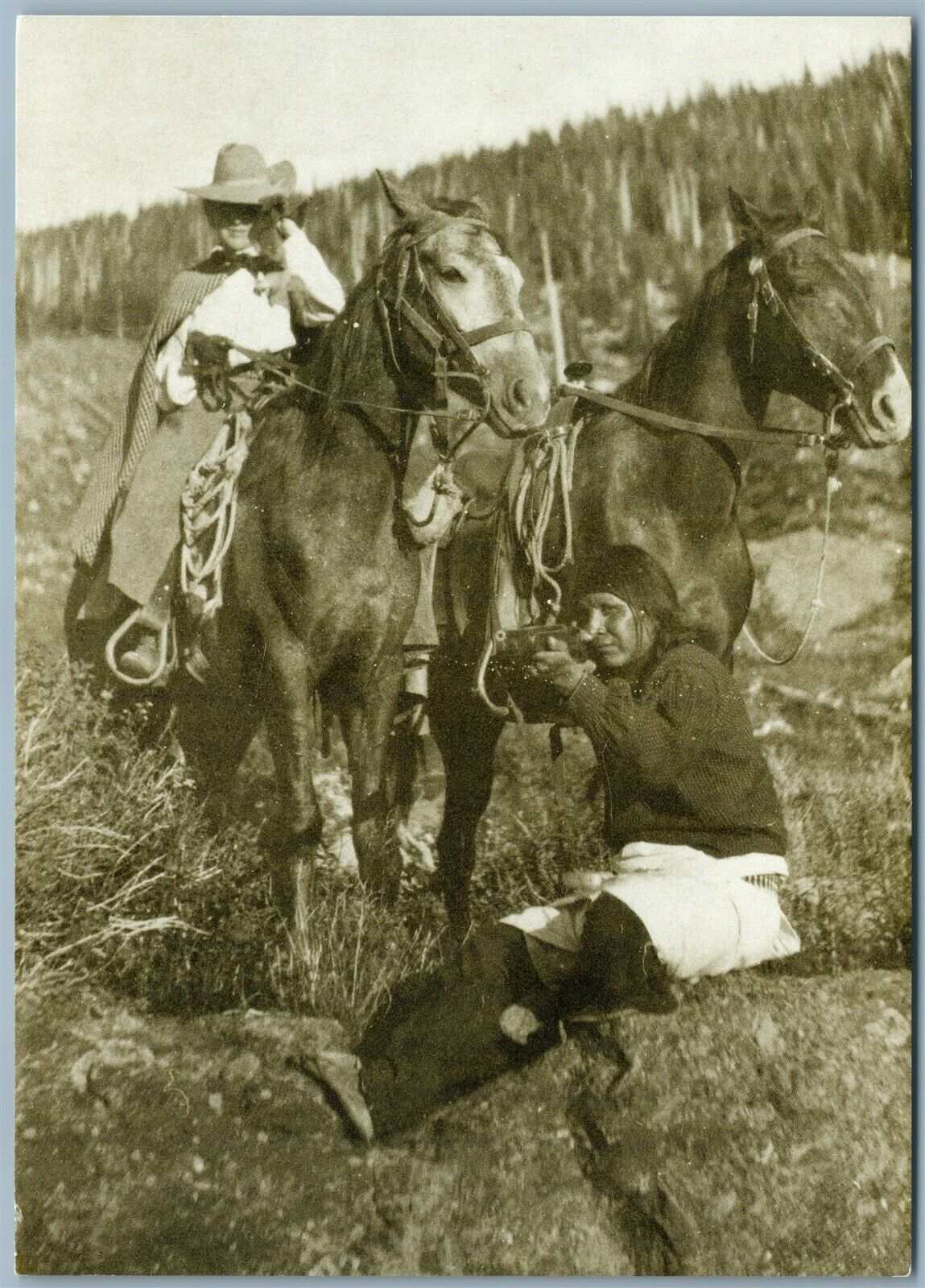 SHOWING THE LADY HOW TO SHOOT TAOS NEW MEXICO 1987 POSTCARD B.G.RANDALL photo