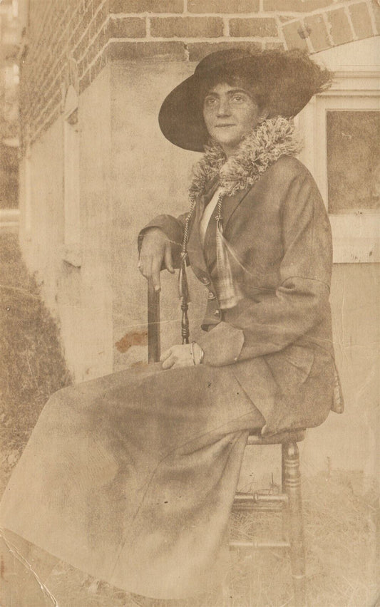 WELL DRESSED LADY in HAT ANTIQUE REAL PHOTO POSTCARD RPPC