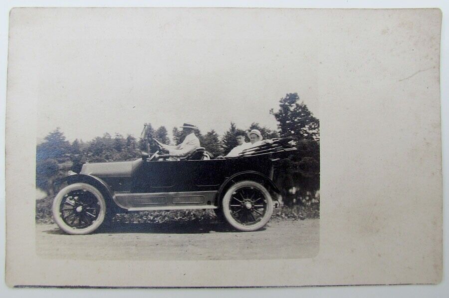 RPPC VINTAGE REAL PHOTO POSTCARD CAR w/ FAMILY automobile