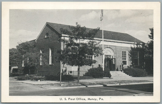 MUNCY PA US POST OFFICE VINTAGE POSTCARD