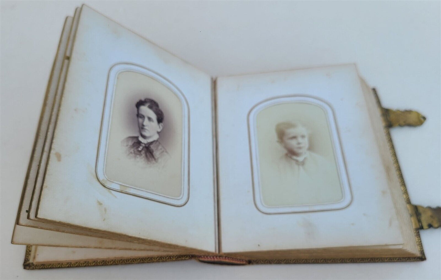 19th century AMERICAN PHOTO ALBUM w/ WASHINGTON PORTRAIT CLASPS antique RARE