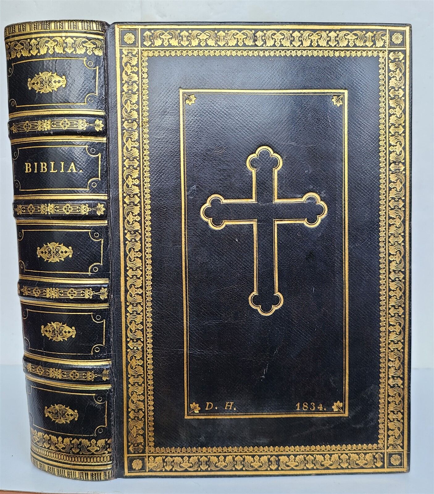 1831 BIBLE in GERMAN BEAUTIFULLY ILLUSTRATED antique GILT BINDING