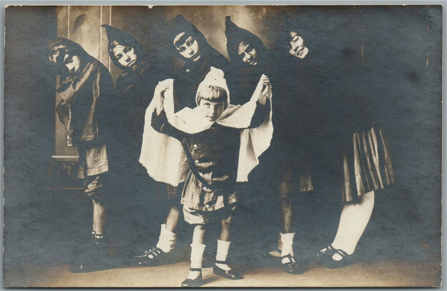 DRESSED KIDS FUNNY GROUP ANTIQUE REAL PHOTO POSTCARD RPPC