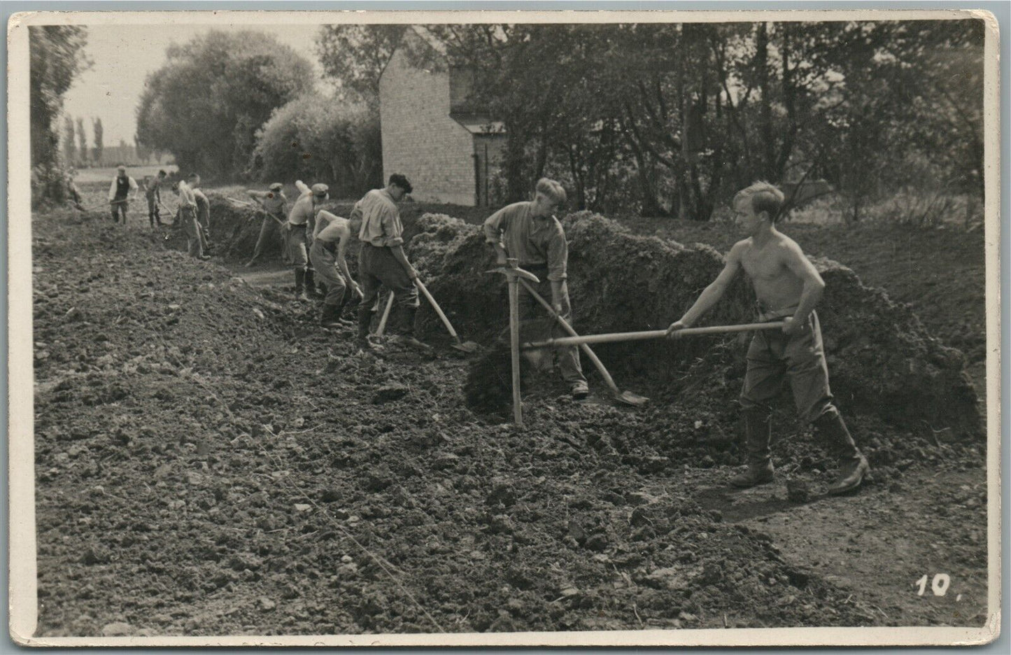 R.A.D. SOLDIERS at WORK VINTAGE GERMAN REAL PHOTO POSTCARD RPPC
