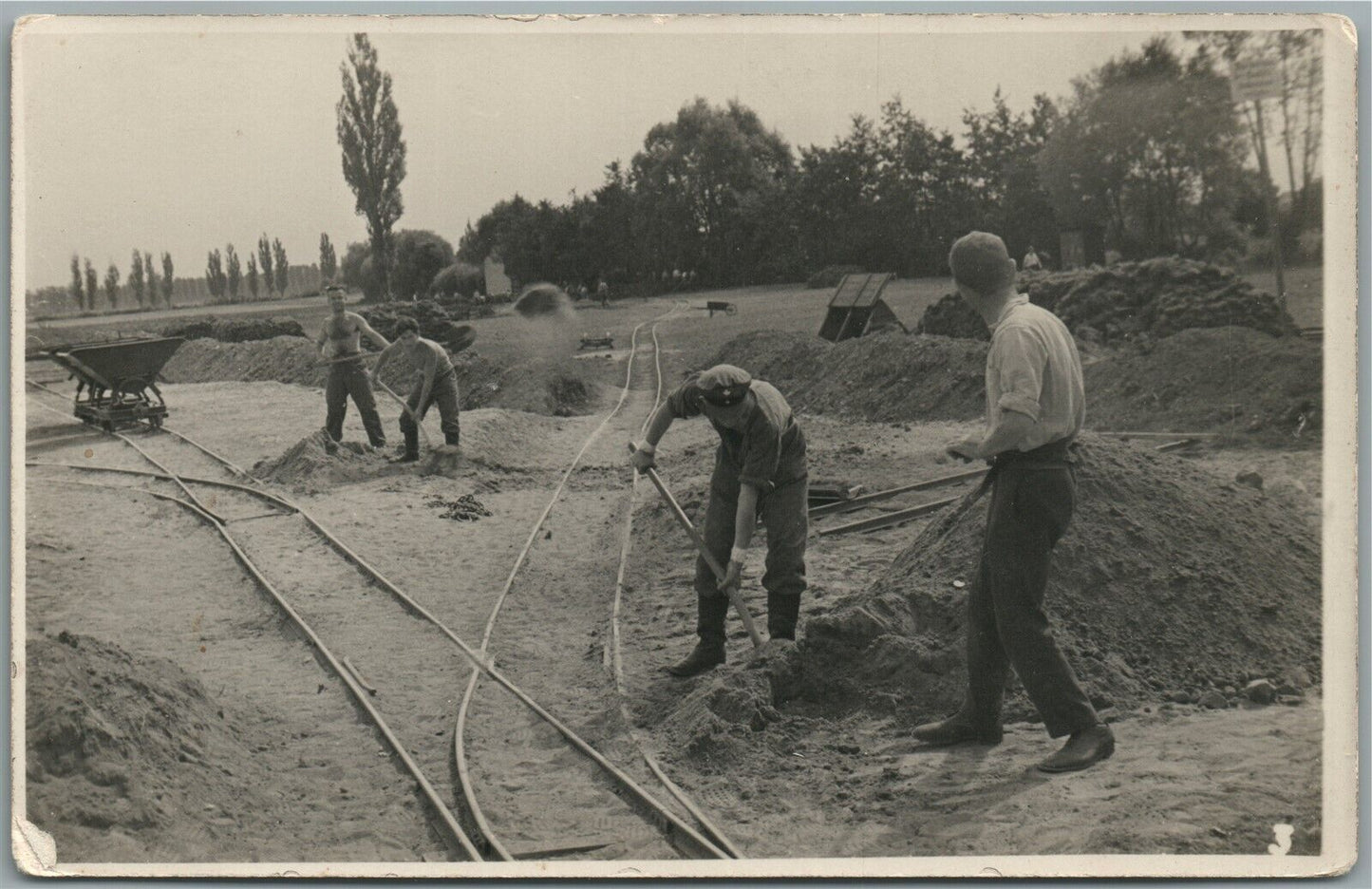R.A.D. SOLDIERS at WORK RAILWAY VINTAGE GERMAN REAL PHOTO POSTCARD RPPC